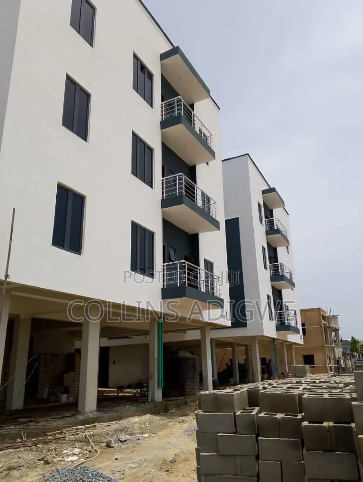 2bdrm Apartment in Orchid Road Chevron for sale