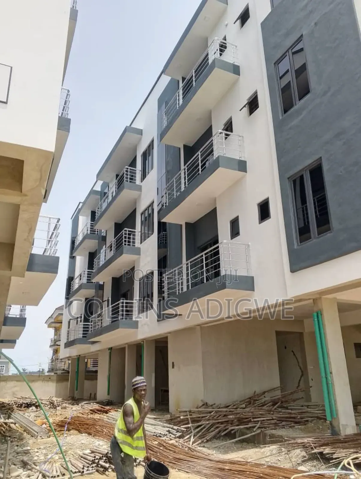 2bdrm Apartment in Orchid Road Chevron for sale
