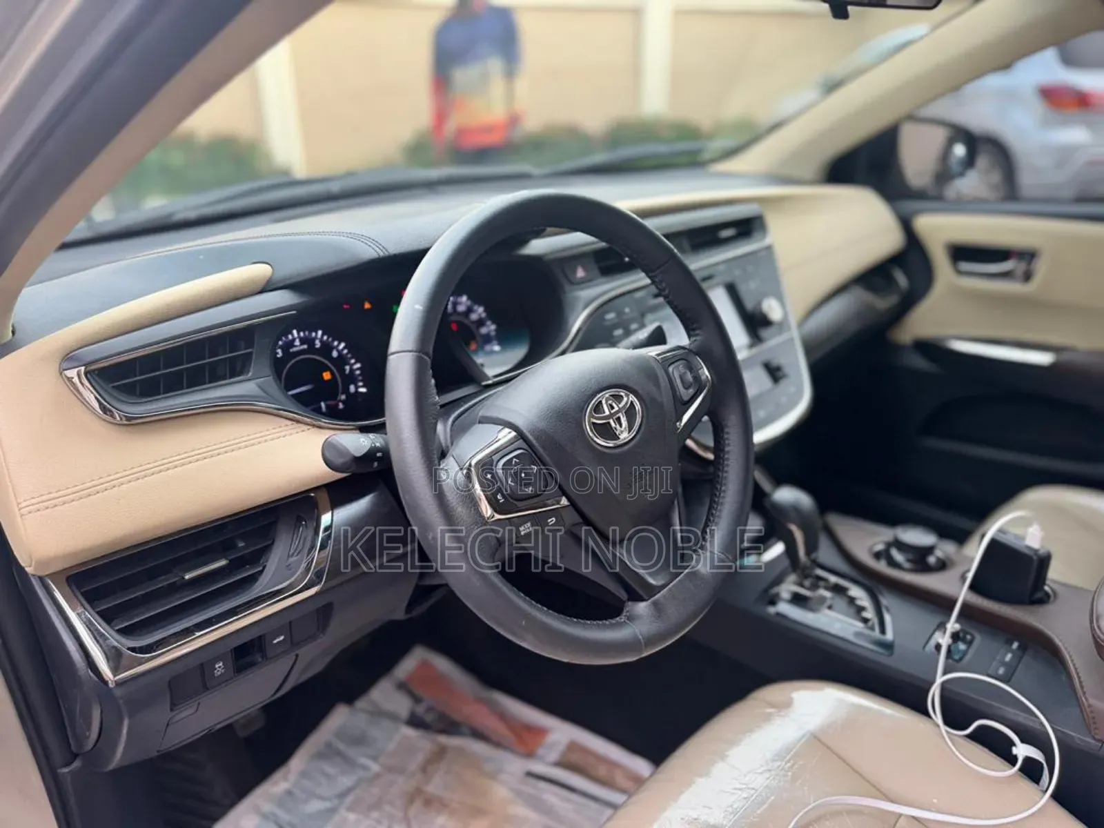 Toyota Avalon XLE Plus Sedan FWD (3.5L 6cyl 6A) 2017 Gold