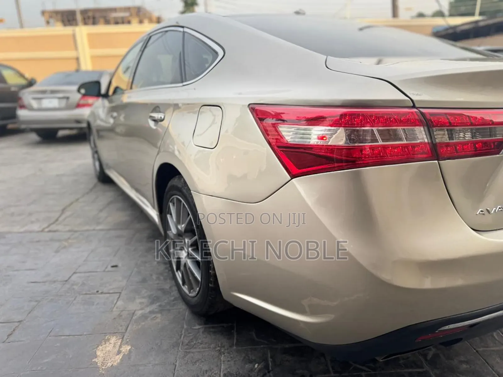 Toyota Avalon XLE Plus Sedan FWD (3.5L 6cyl 6A) 2017 Gold