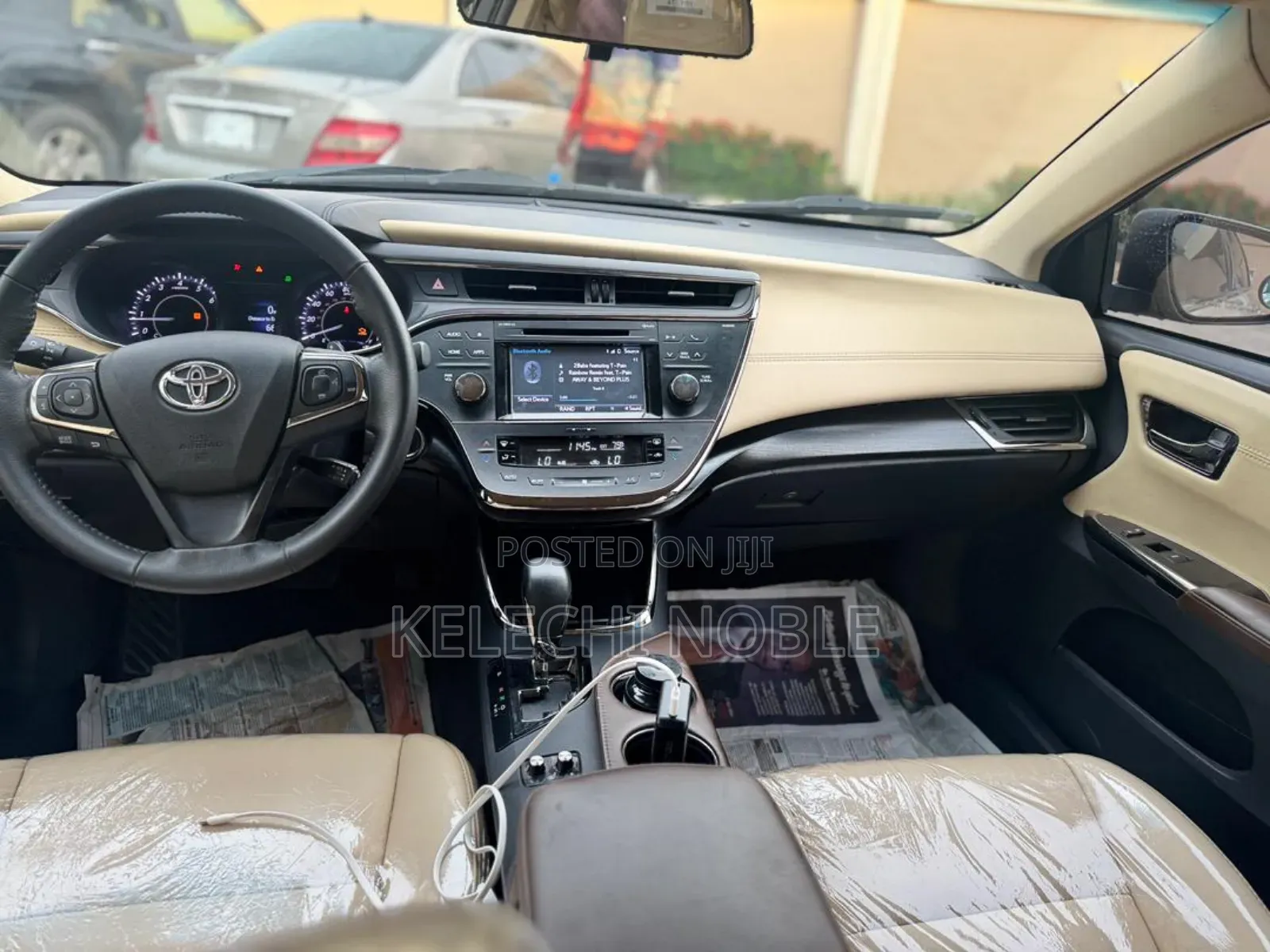 Toyota Avalon XLE Plus Sedan FWD (3.5L 6cyl 6A) 2017 Gold