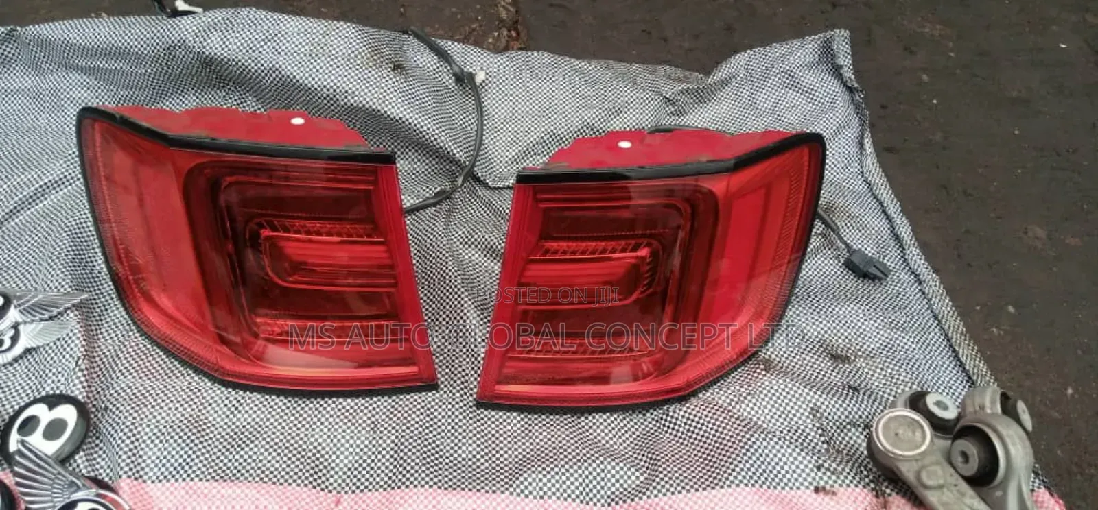 Bentley Bentyaga Back Lights
