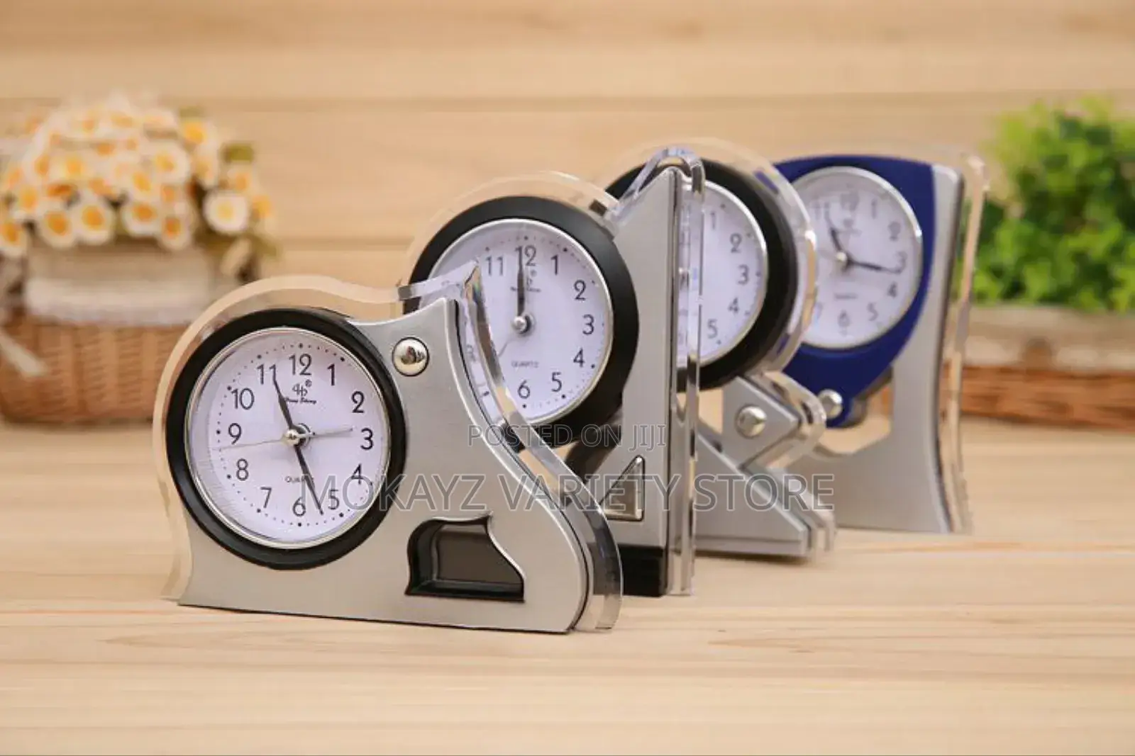 Quartz Alarm Clock Hee