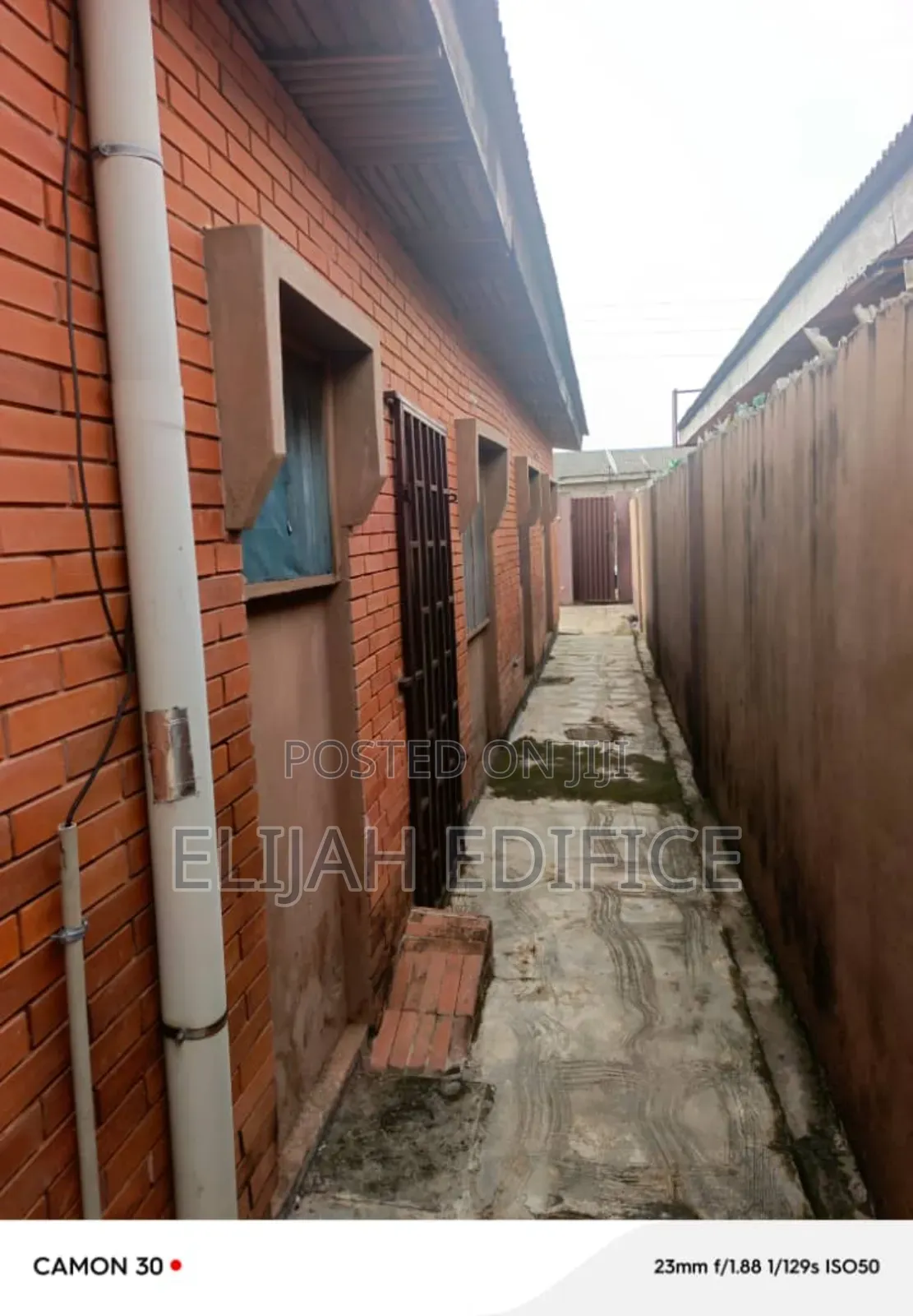 3bdrm Bungalow in Toll Gate, Ifako-Ijaiye for sale