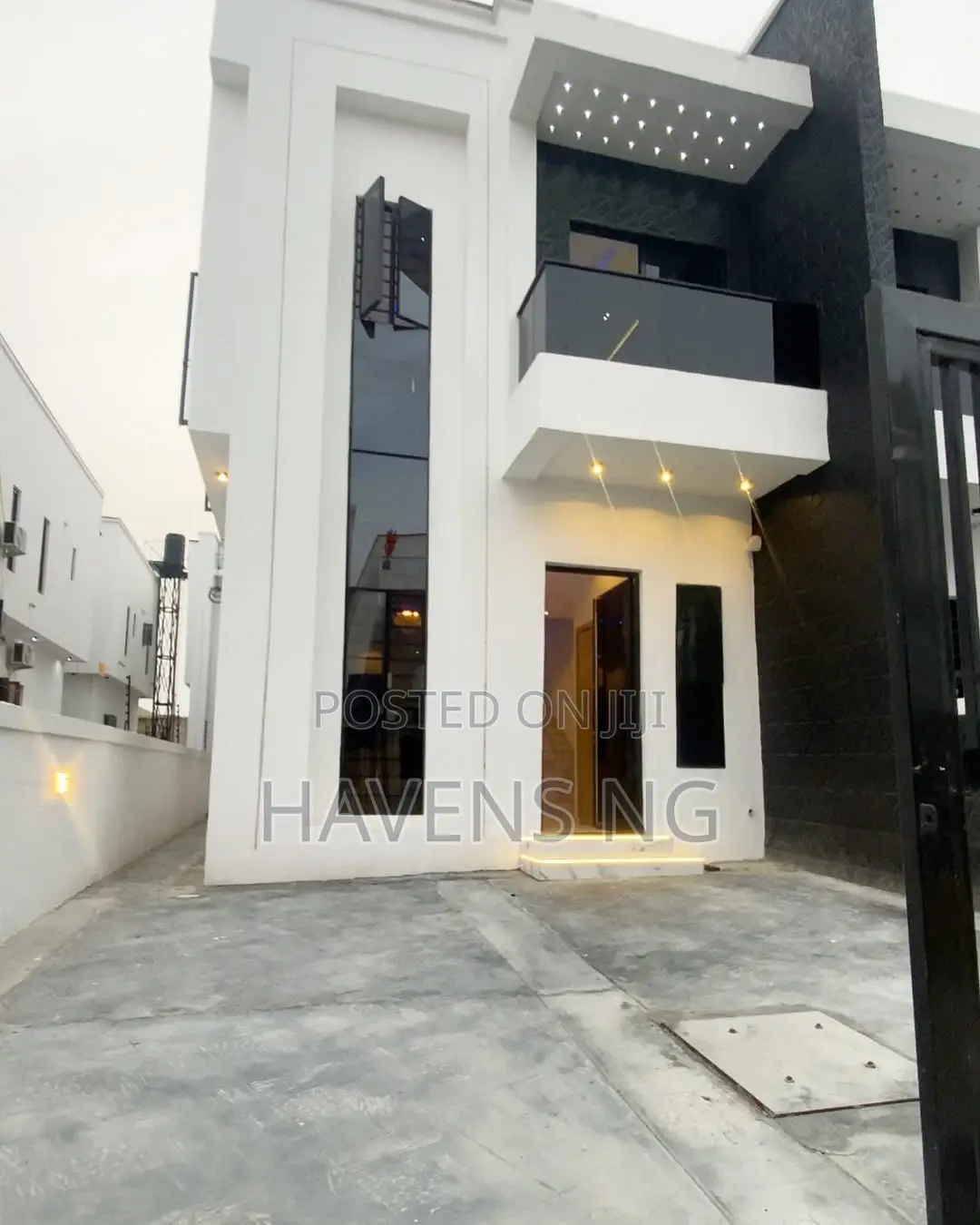 5bdrm Duplex in Lekki Phase 2 for sale