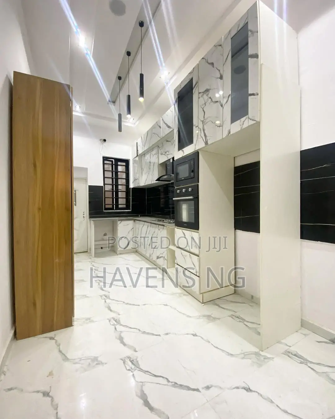 5bdrm Duplex in Lekki Phase 2 for sale