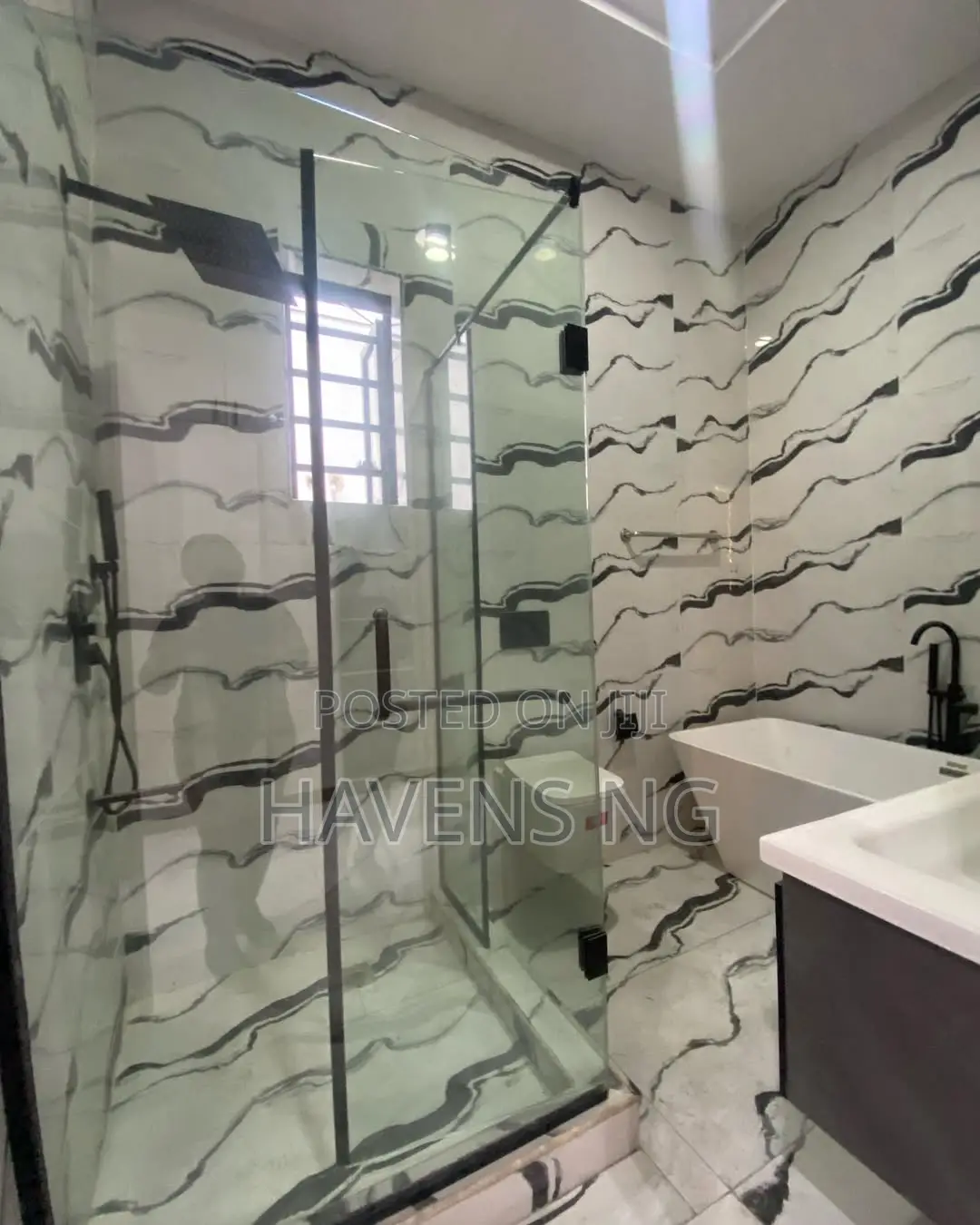 5bdrm Duplex in Lekki Phase 2 for sale