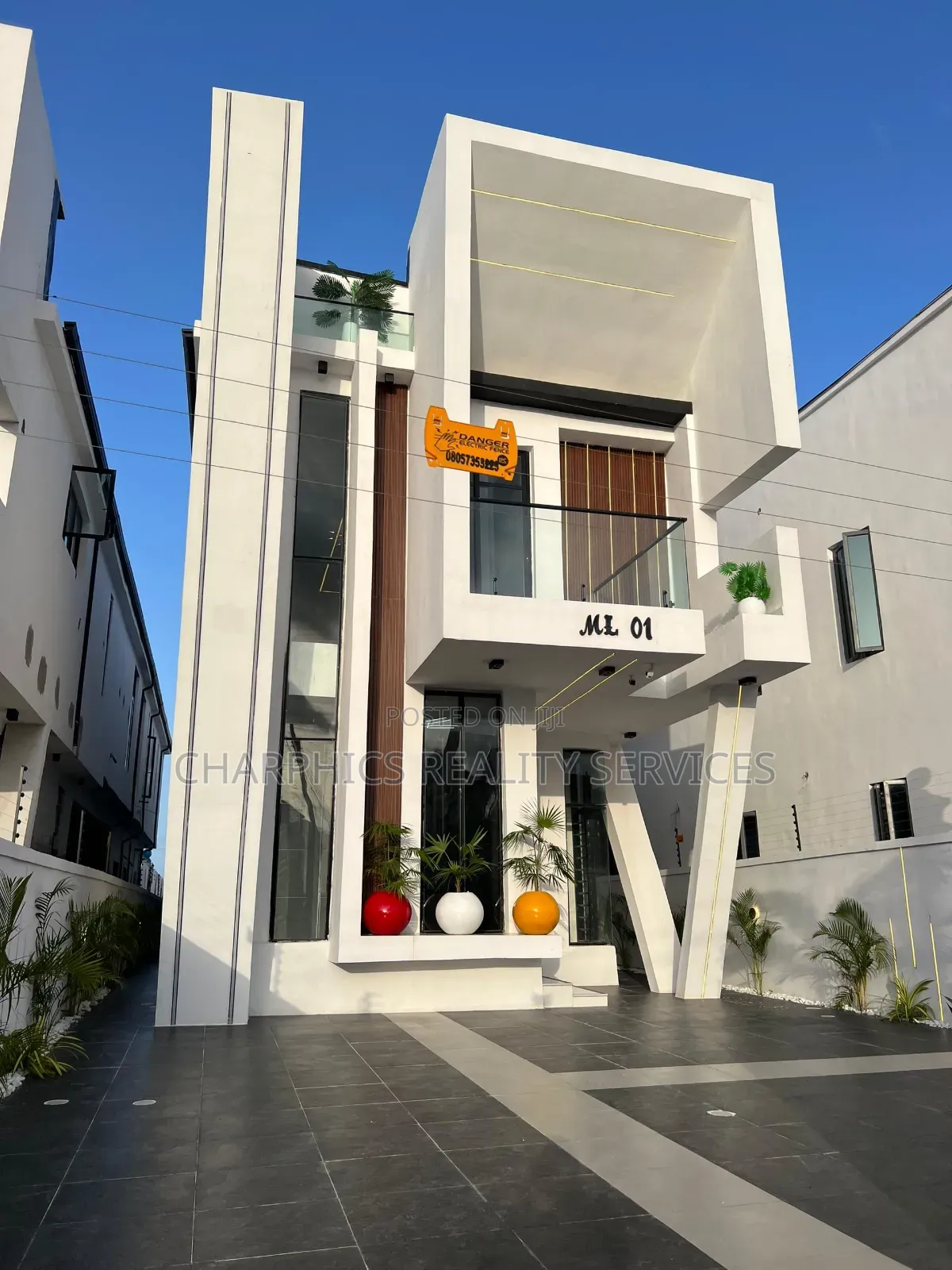 5bdrm Duplex in Ikota for sale