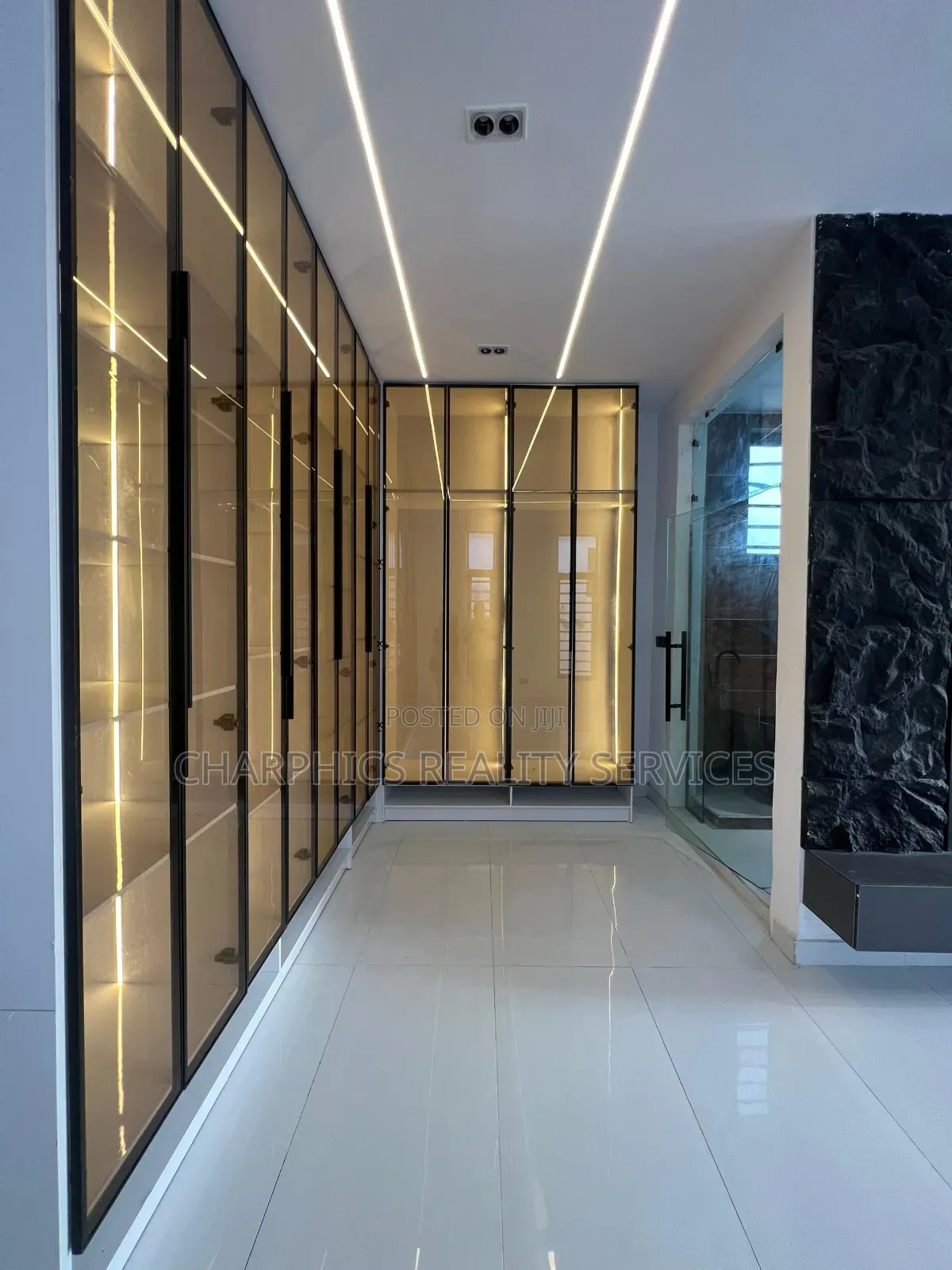 5bdrm Duplex in Ikota for sale