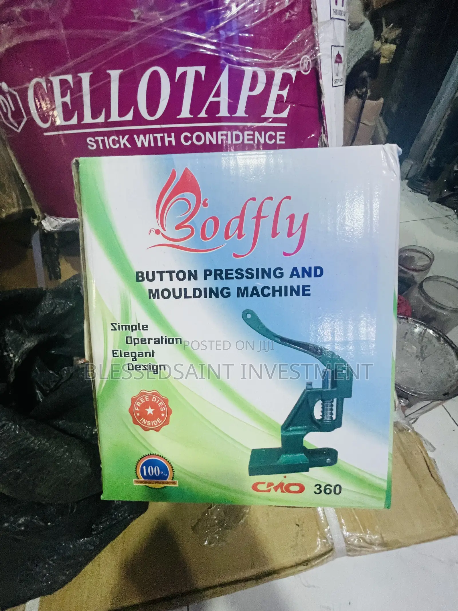 Button Pressing and Moulding Machine