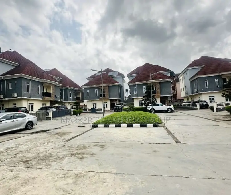 5bdrm Duplex in Ikeja Gra Lagos for sale