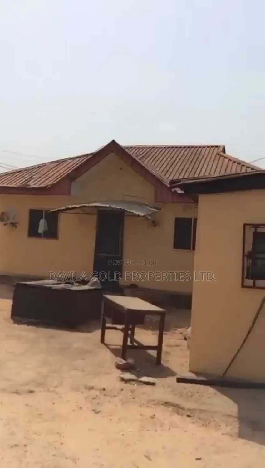 6bdrm Bungalow in Benin City for sale