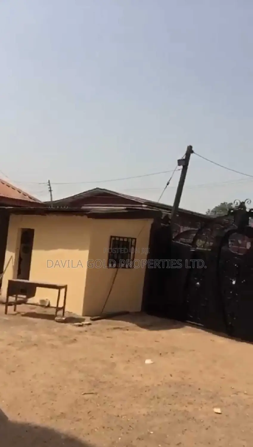 6bdrm Bungalow in Benin City for sale