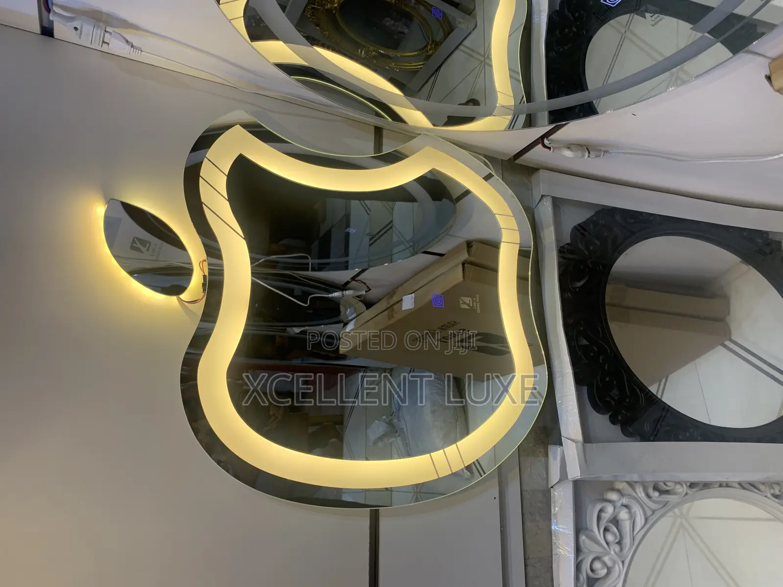 Aesthetic Apple Shaped Led Mirror With 3 Lights