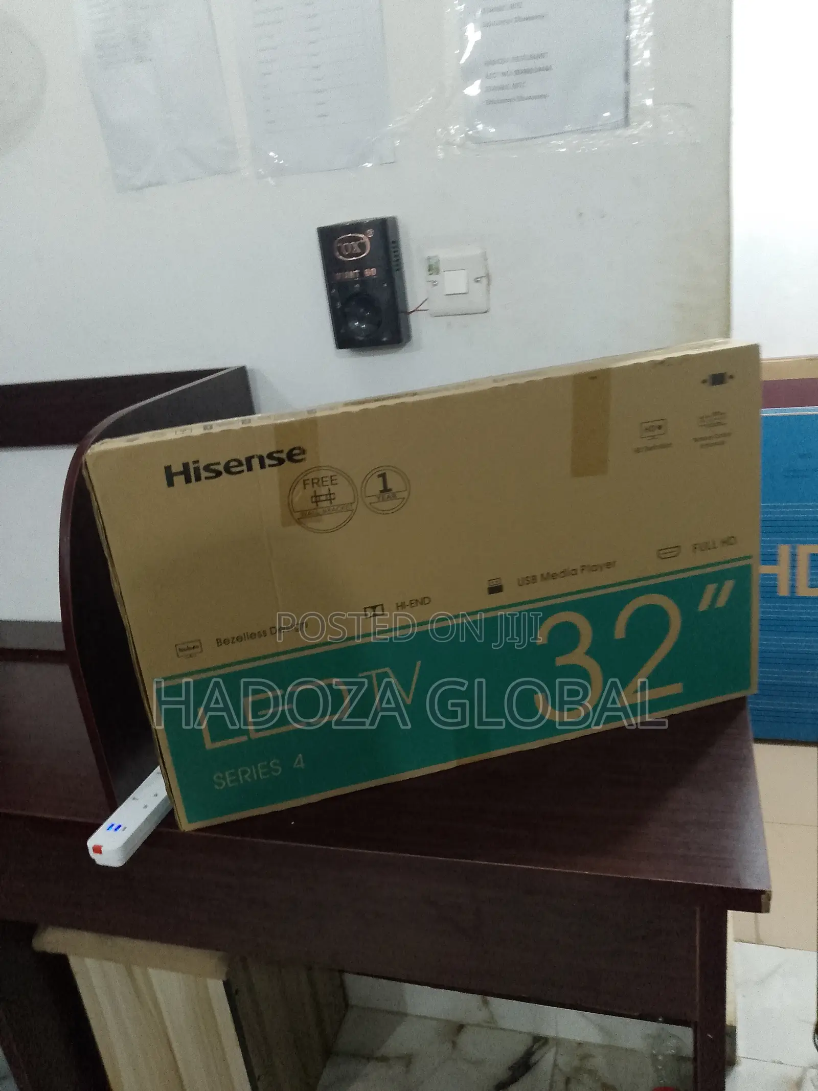 Compact Entertainment – Hisense 32-inch Smart Tv