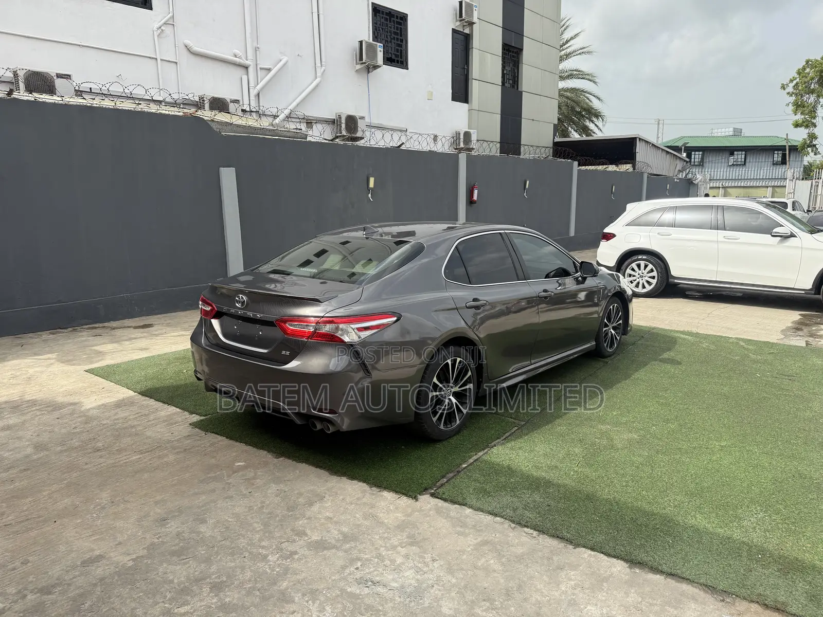 Toyota Camry SE FWD 2020 Gray
