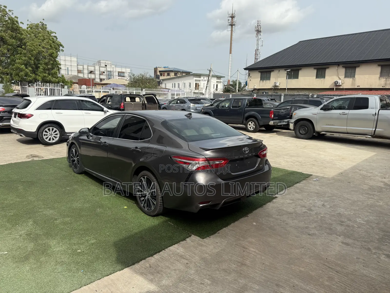 Toyota Camry SE FWD 2020 Gray
