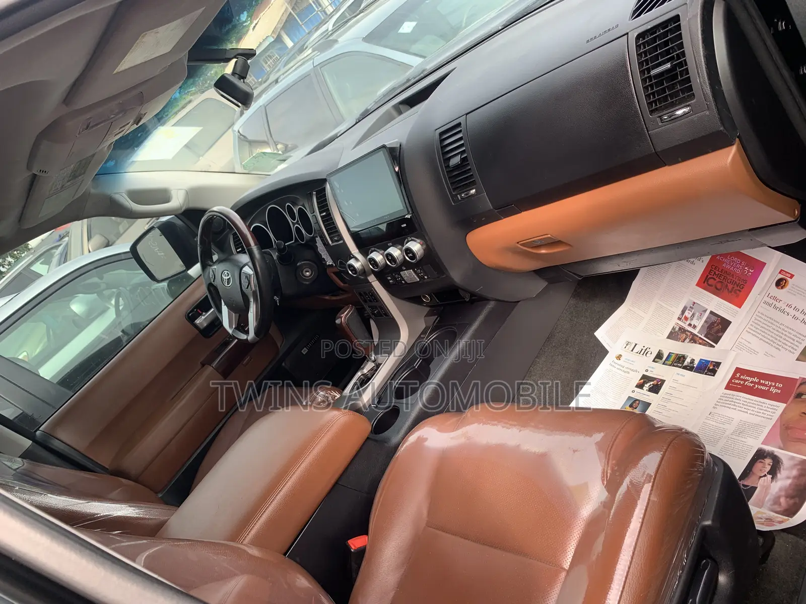 Toyota Sequoia Platinum 4dr SUV 4WD (5.7L 8cyl 6A) 2016 Black