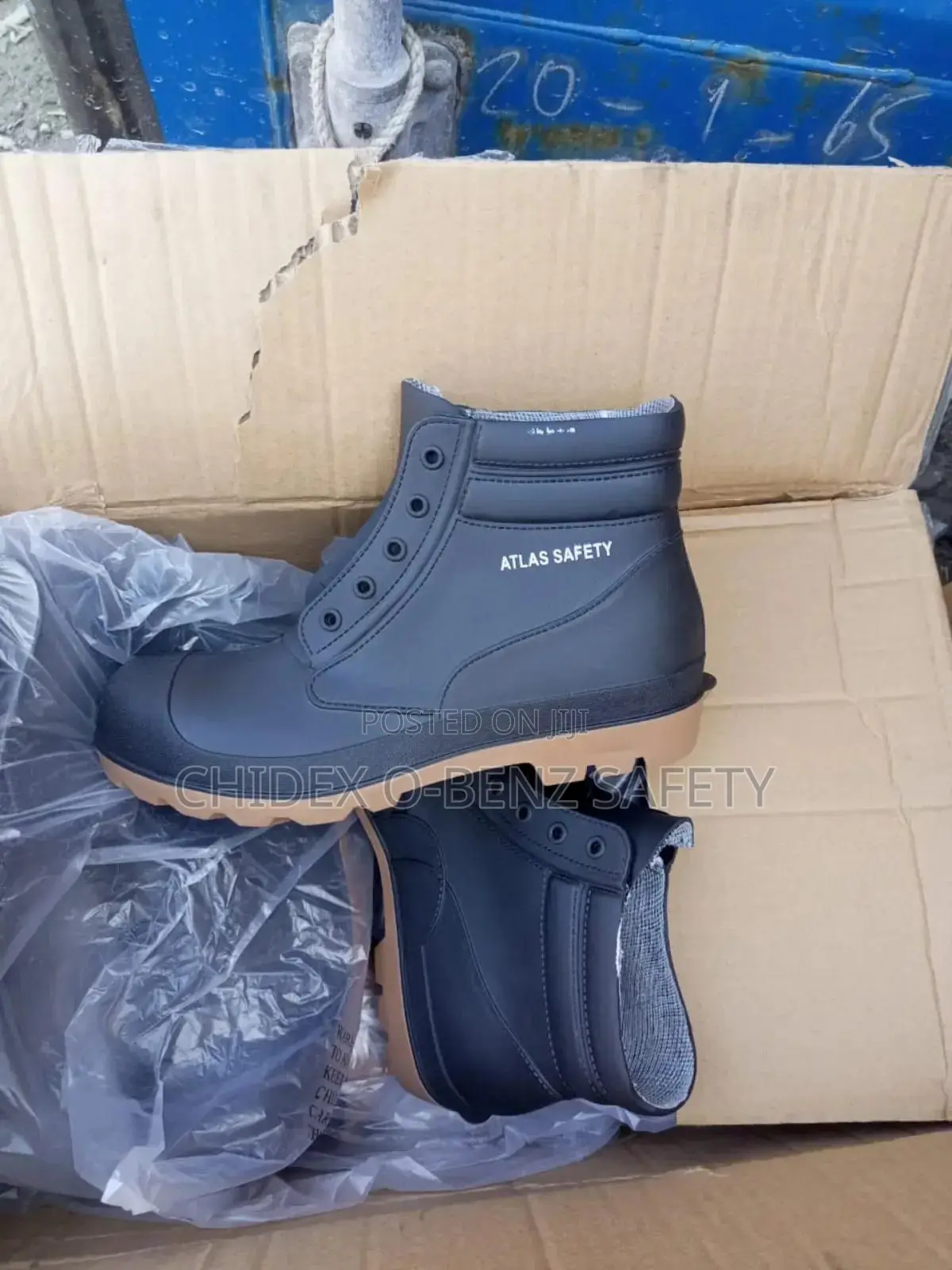 Ankle Safety Rainboot Black And Yellow Sole