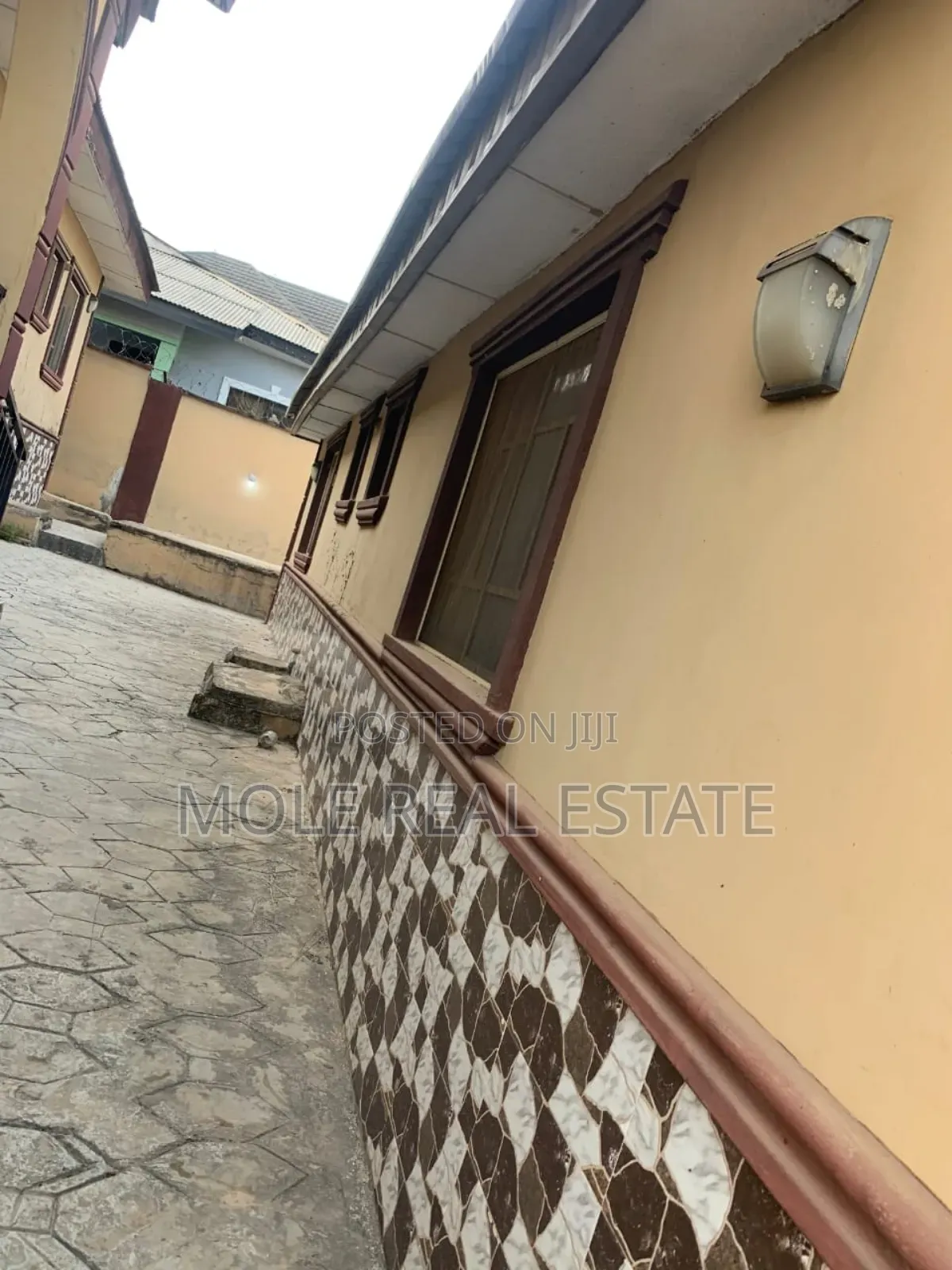 5bdrm Bungalow in Olowotedo Bustop, Obafemi-Owode for sale