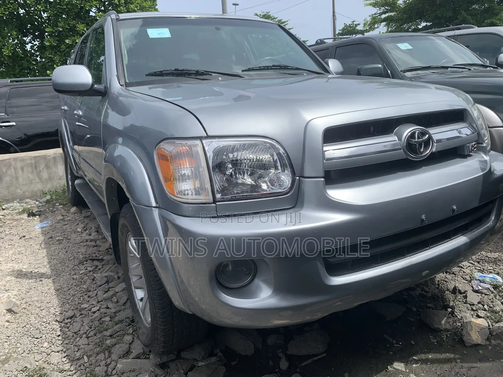 Toyota Sequoia Limited 4dr SUV 4WD (4.7L 8cyl 5A) 2007 Silver