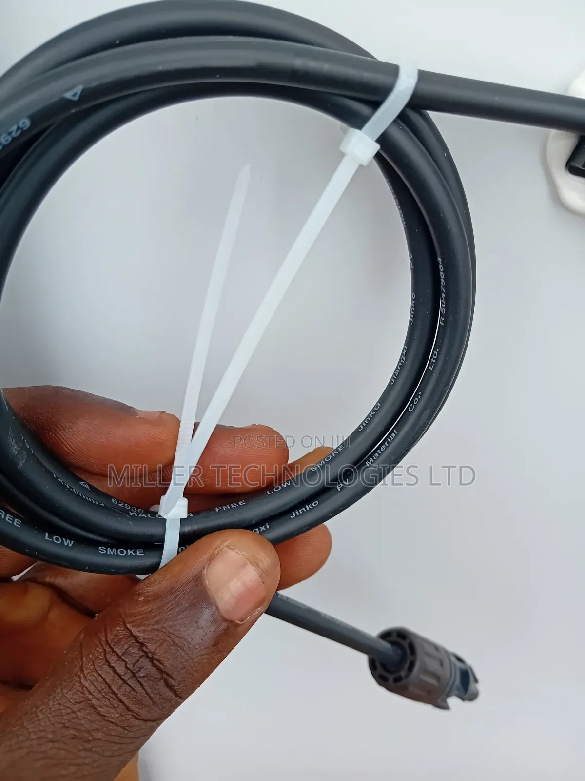 Original Brand New Jinko Solar 625w Available In Bulk