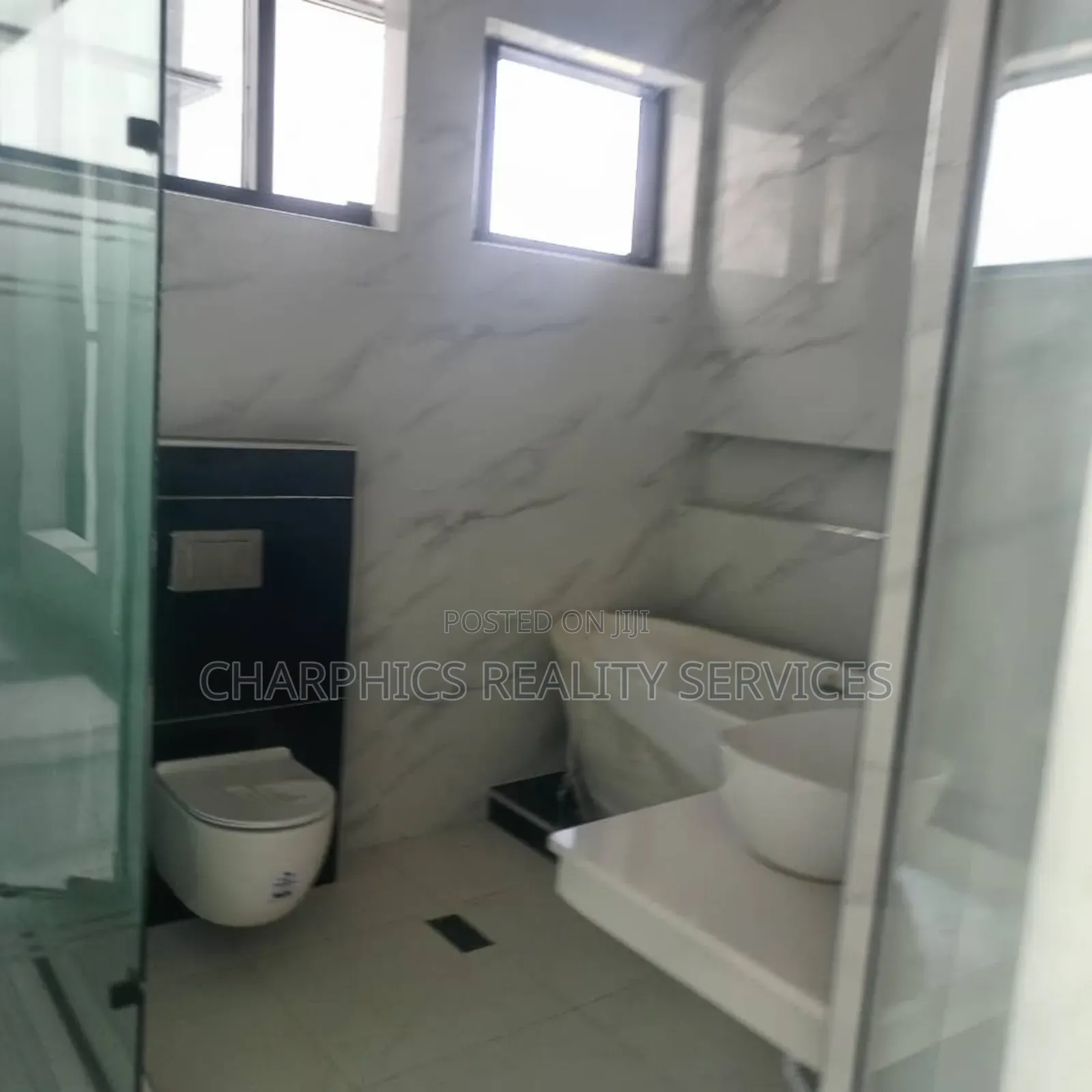 5bdrm Duplex in Chevron for sale