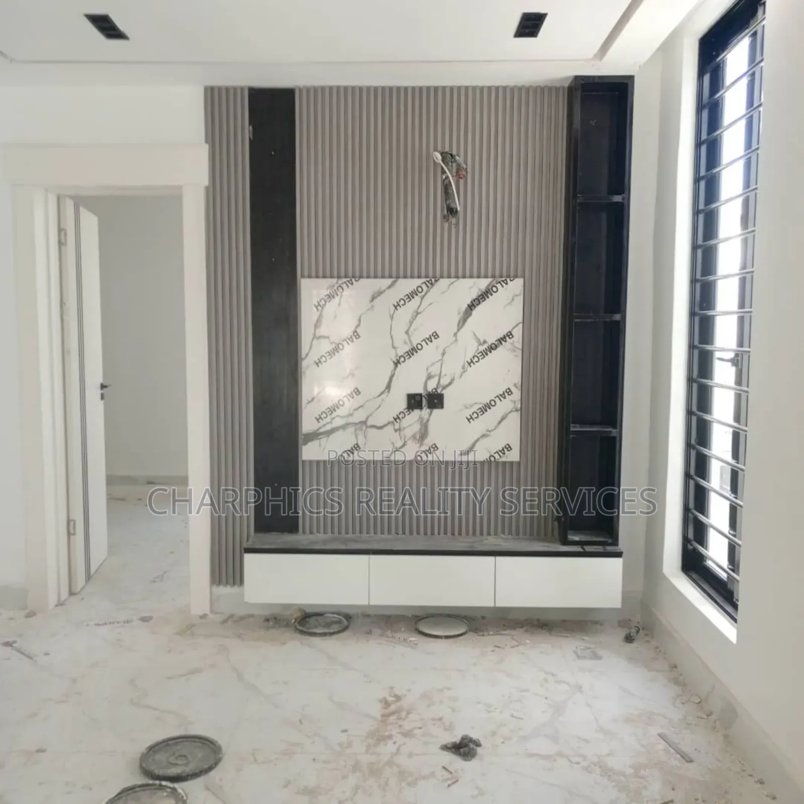 5bdrm Duplex in Chevron for sale