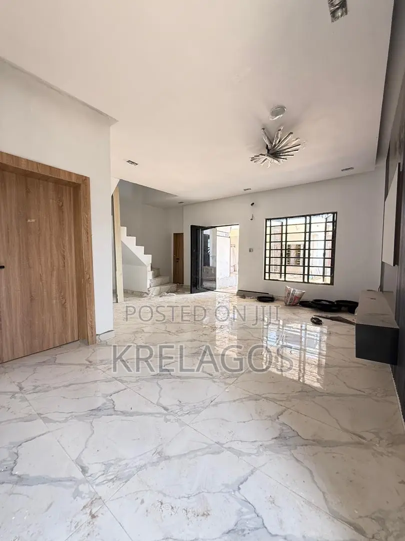 4bdrm Duplex in Ikota for sale
