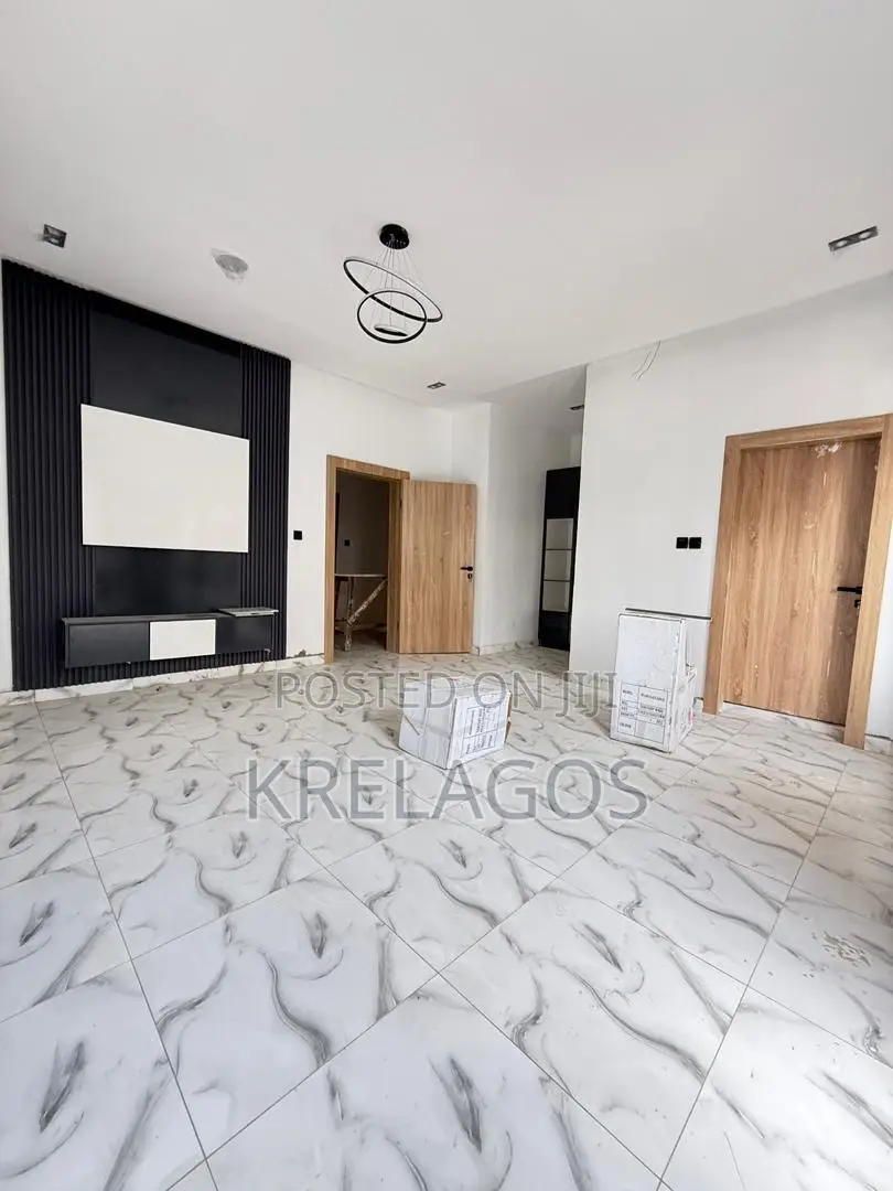 4bdrm Duplex in Ikota for sale