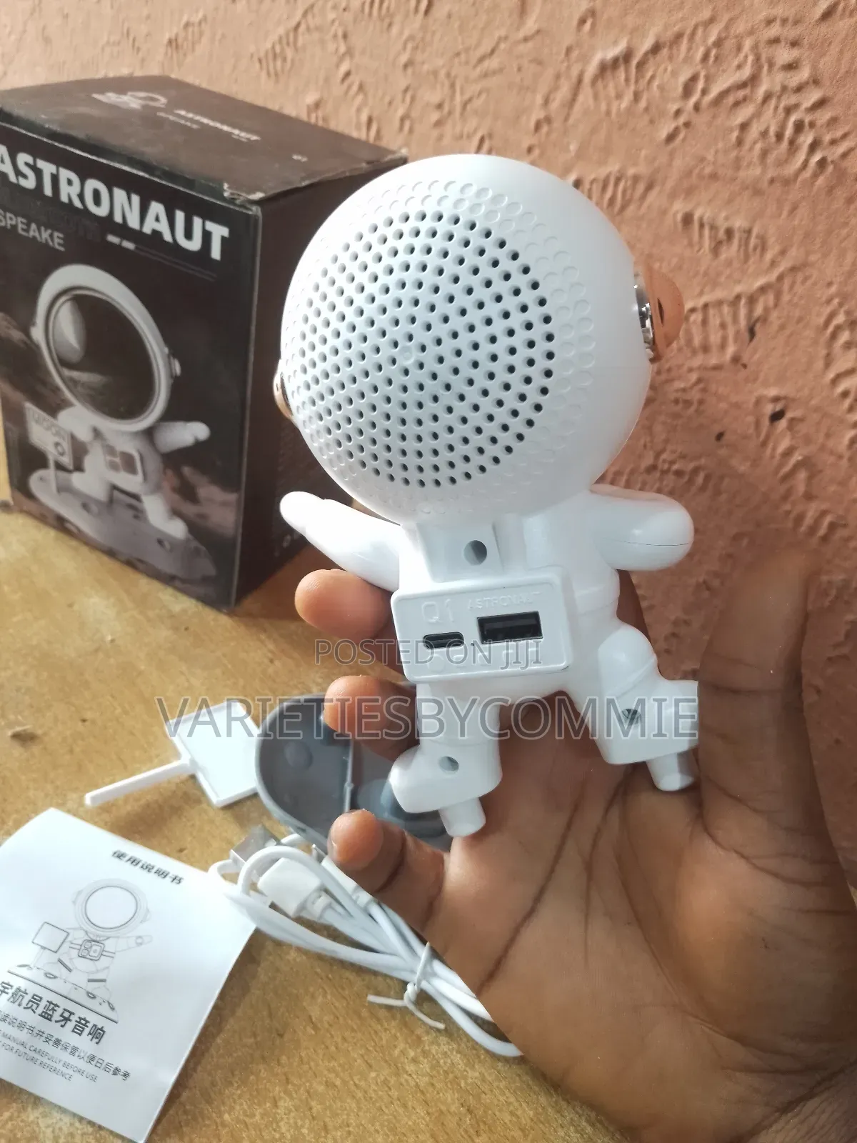 Portable High Bass Sound Astronaut Bluetooth Speaker