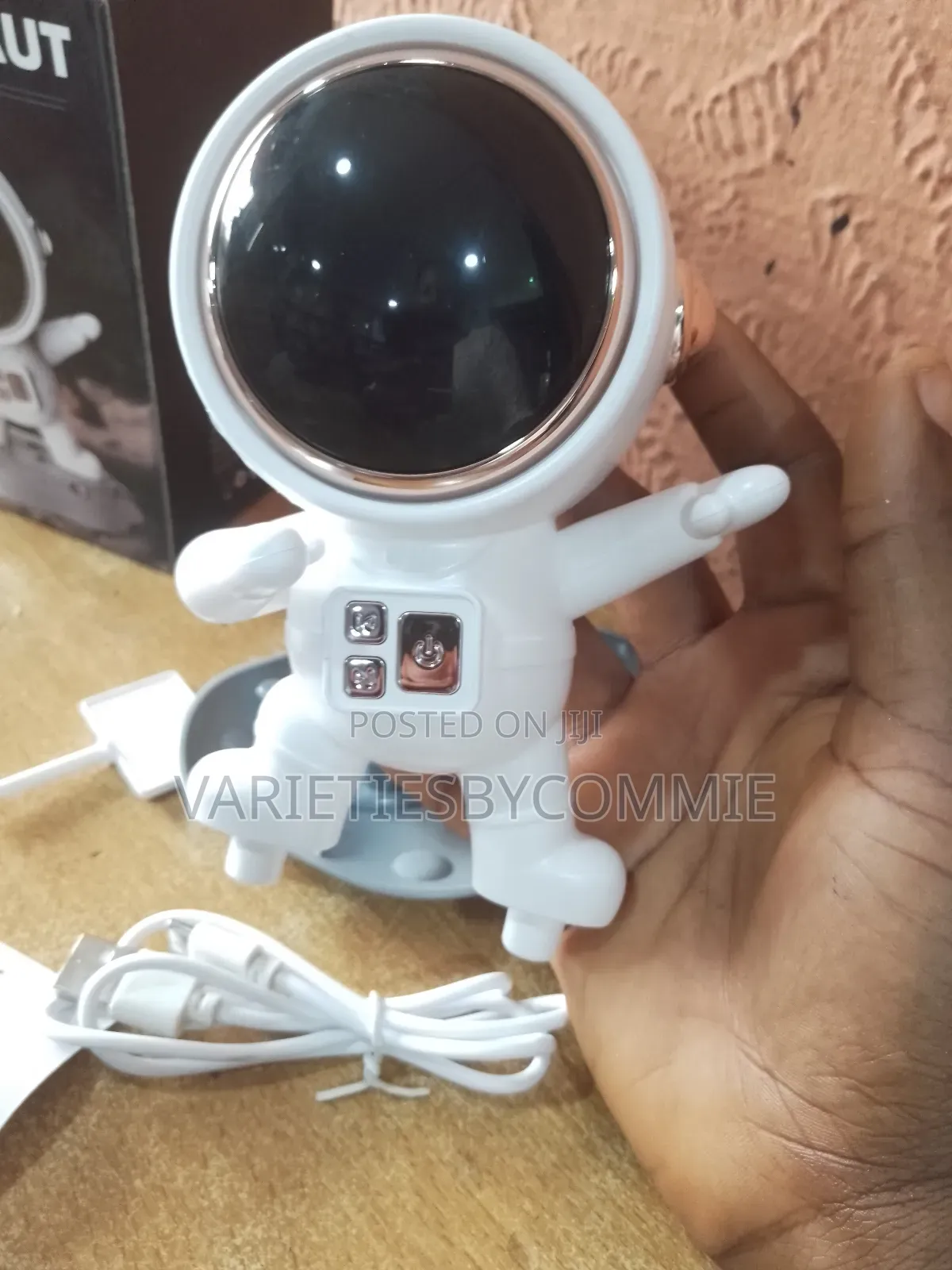 Portable High Bass Sound Astronaut Bluetooth Speaker