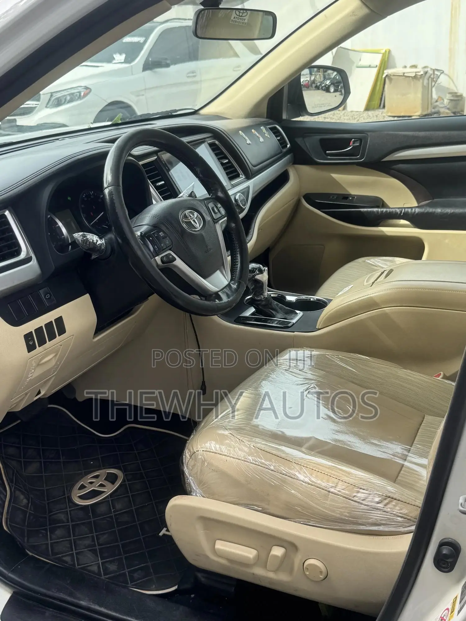 Toyota Highlander LE 4dr SUV AWD (3.5L 6cyl 6A) 2015 White