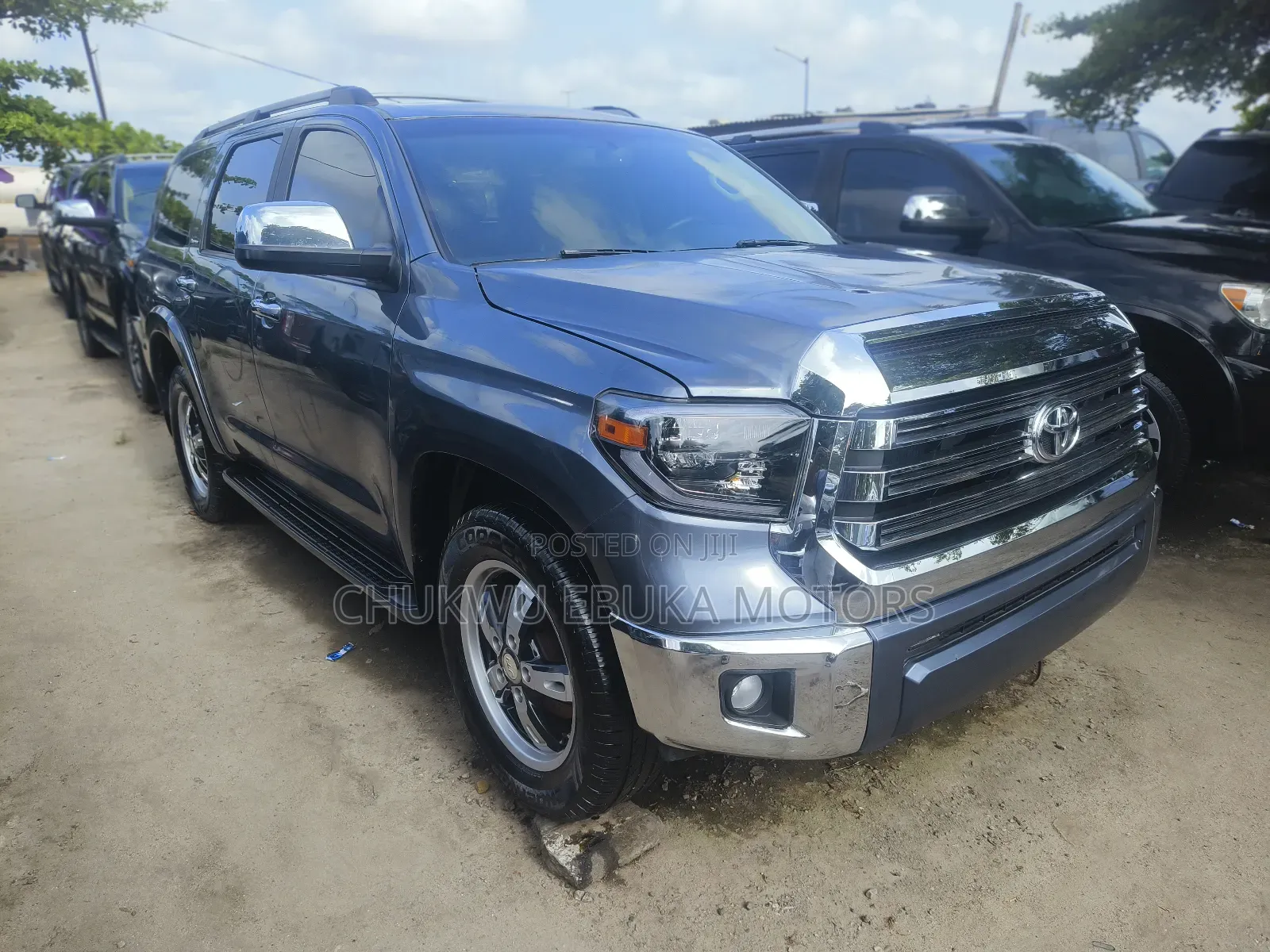 Toyota Sequoia Platinum 4dr SUV 4WD (5.7L 8cyl 6A) 2012 Gray