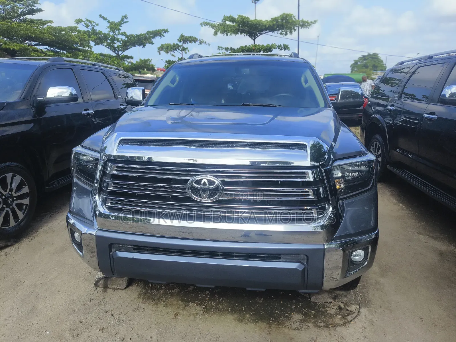 Toyota Sequoia Platinum 4dr SUV 4WD (5.7L 8cyl 6A) 2012 Gray
