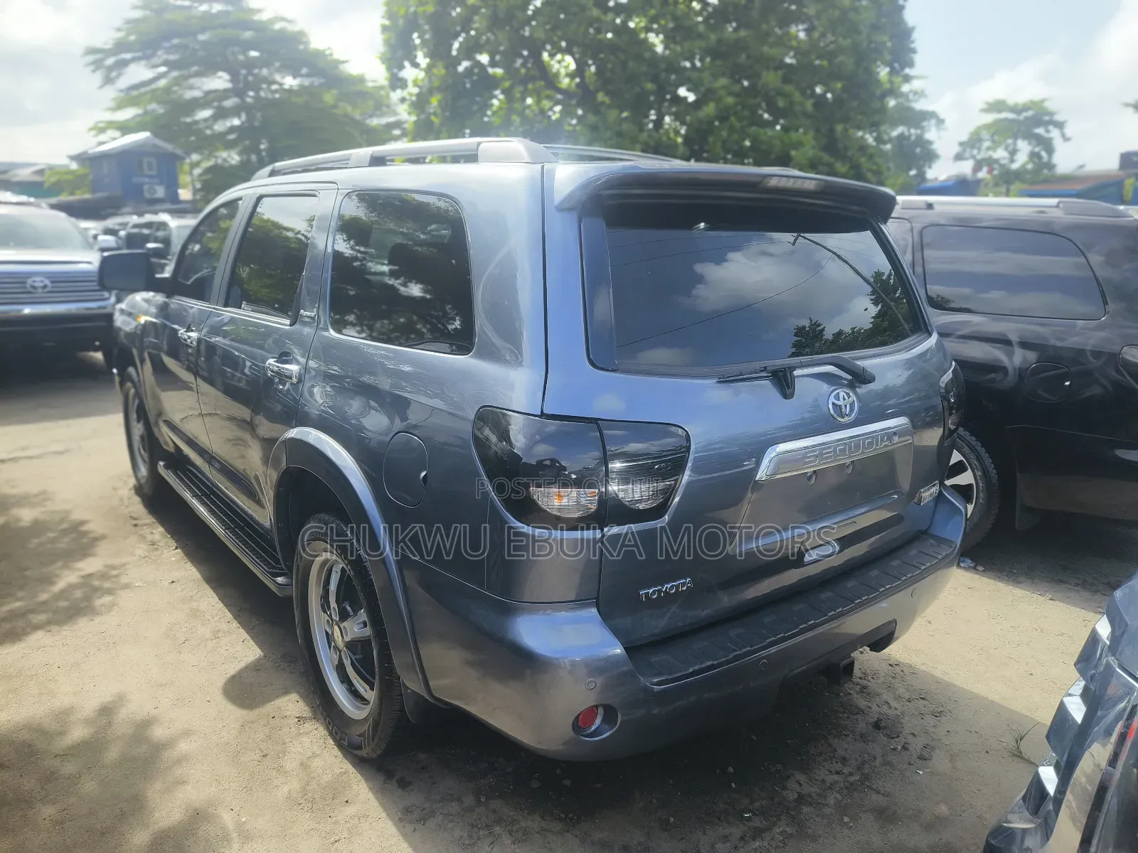 Toyota Sequoia Platinum 4dr SUV 4WD (5.7L 8cyl 6A) 2012 Gray