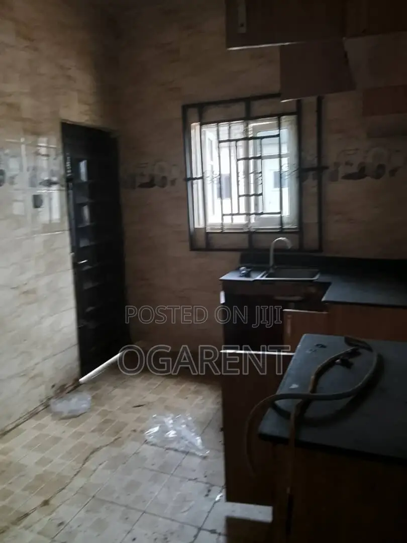 3bdrm Apartment in Sapele Rd, Benin City for rent