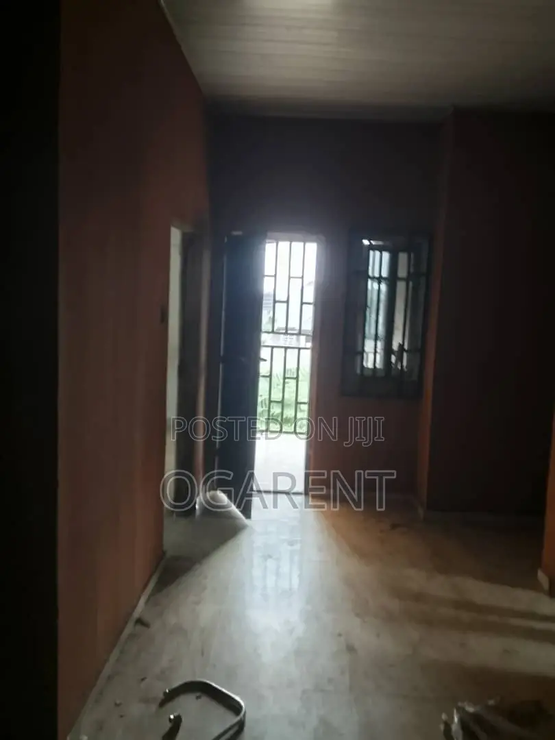 3bdrm Apartment in Sapele Rd, Benin City for rent