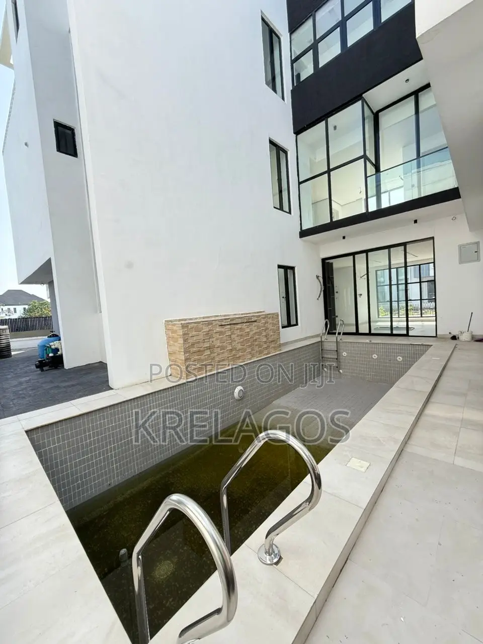 5bdrm Duplex in Orchid, Chevron for sale