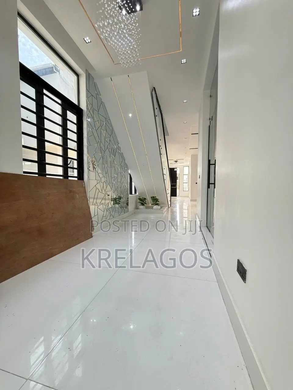 5bdrm Duplex in Chevron for sale