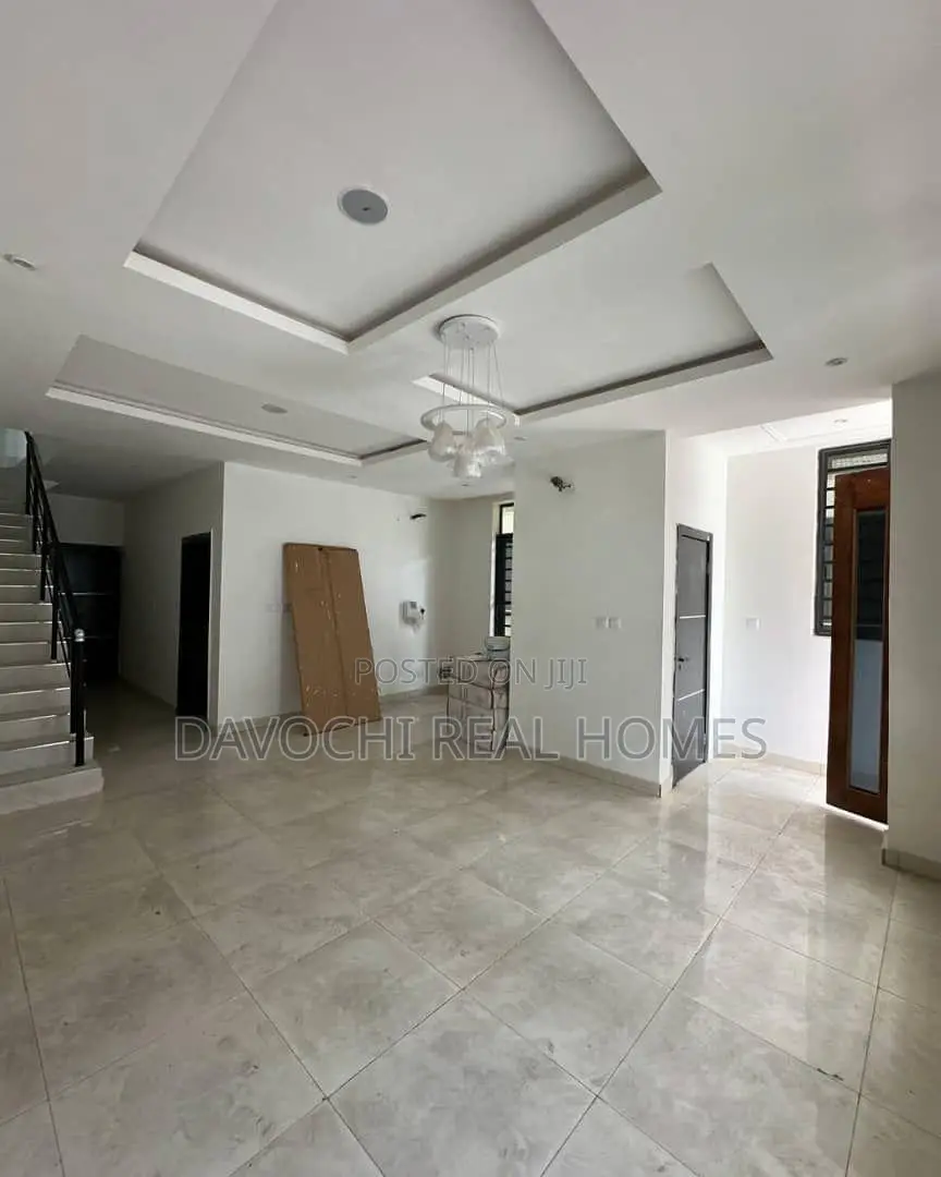 4bdrm Duplex in Chevron for rent