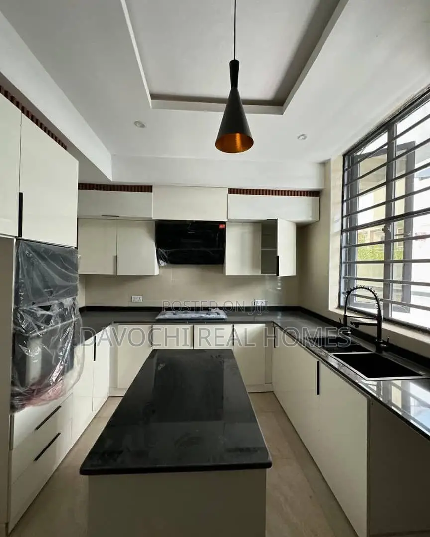 4bdrm Duplex in Chevron for rent