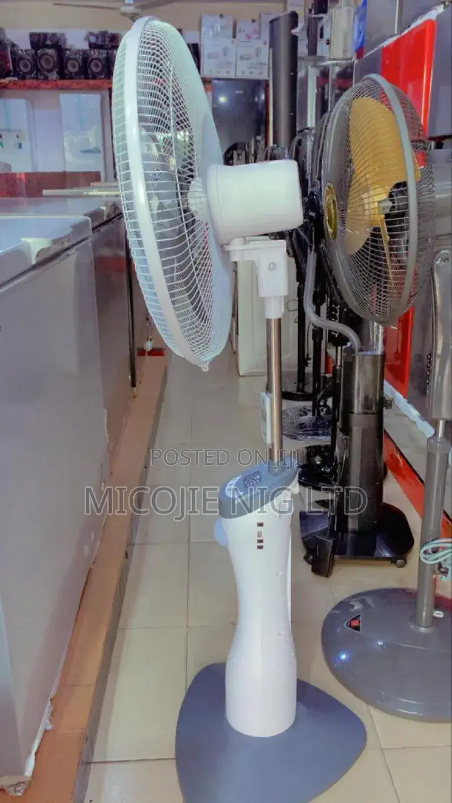 Qasa 18" Rechargeable Fan