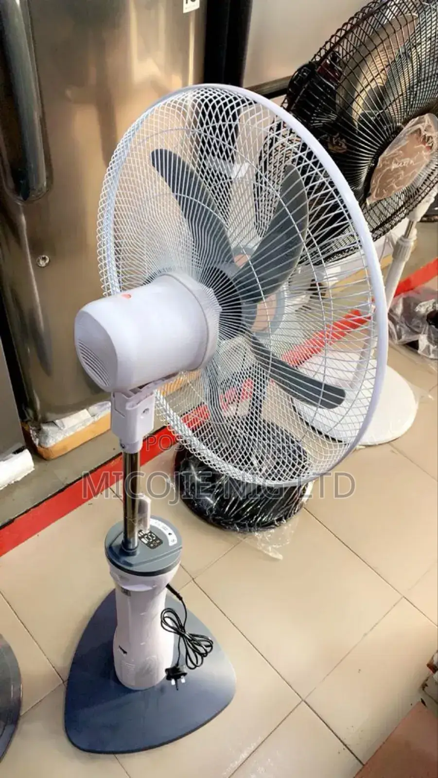 Qasa 18" Rechargeable Fan