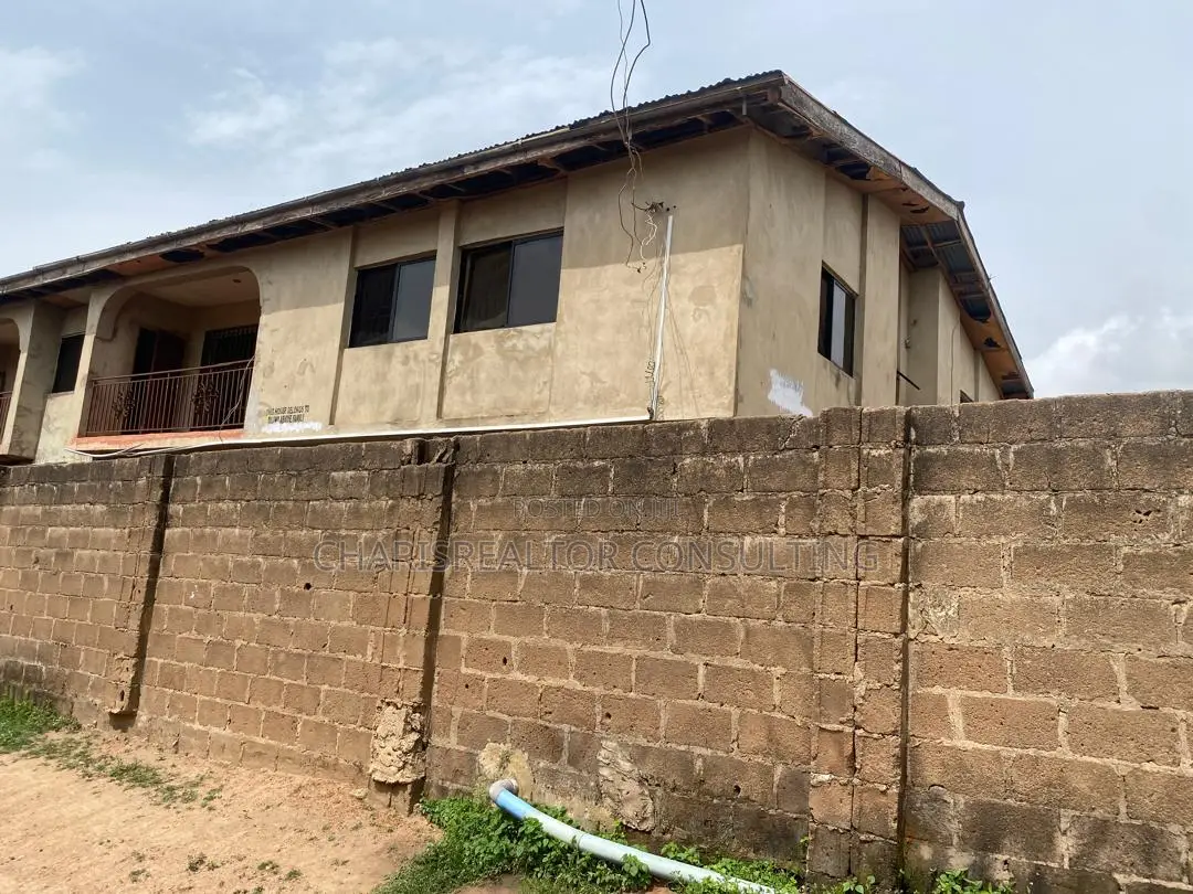 3bdrm Block of Flats in Ogo Oluwa, Alakia for sale