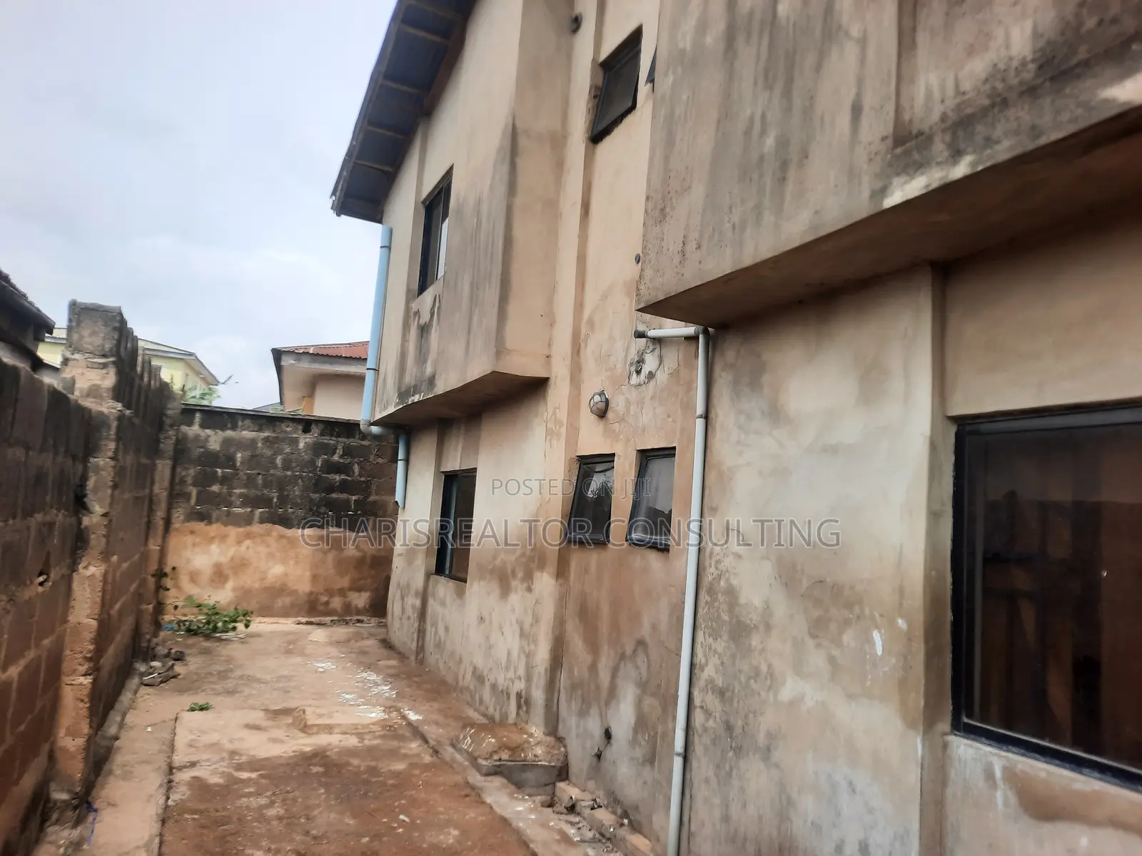 3bdrm Block of Flats in Ogo Oluwa, Alakia for sale