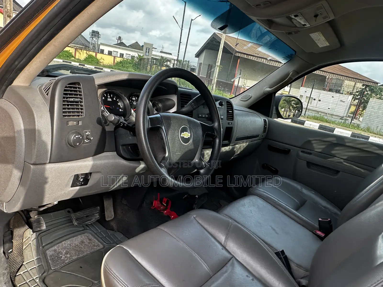 Chevrolet Silverado 3500 HD Crew Cab LT 2012
