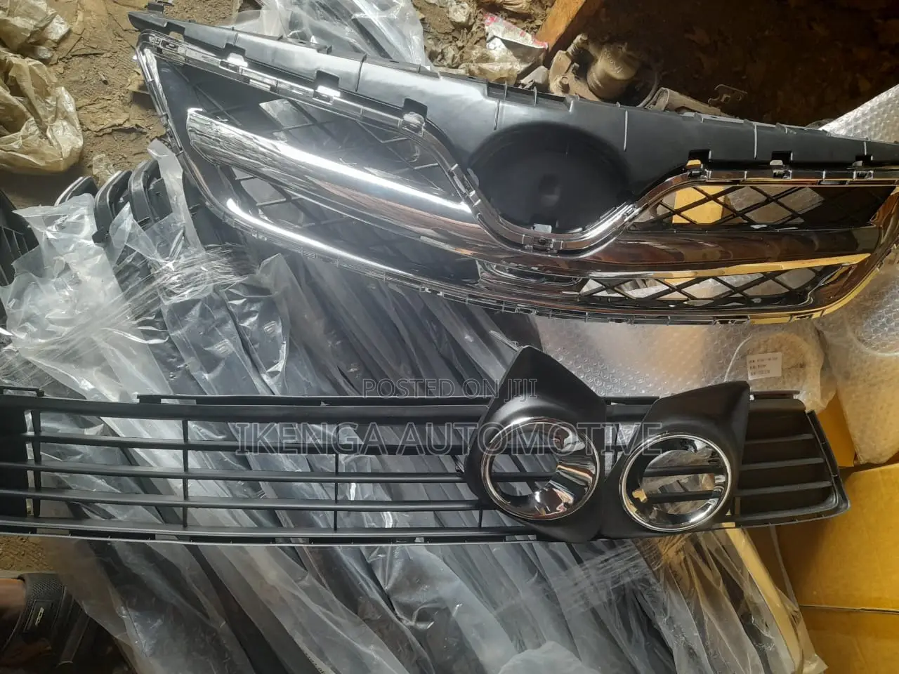 Front and Down Grill Toyota Corolla 2010