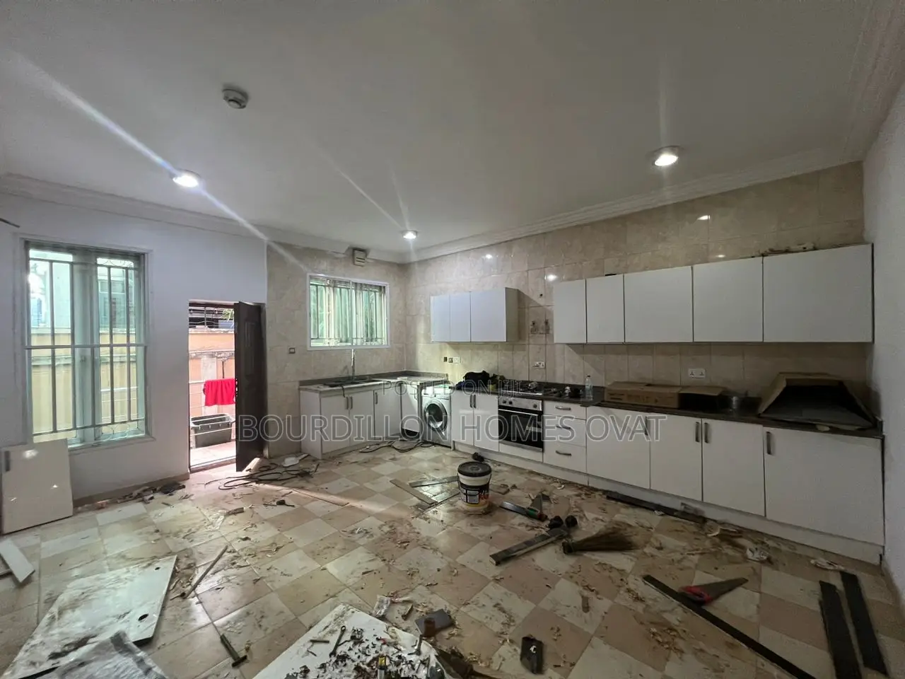 5bdrm Duplex in Osapa london for sale