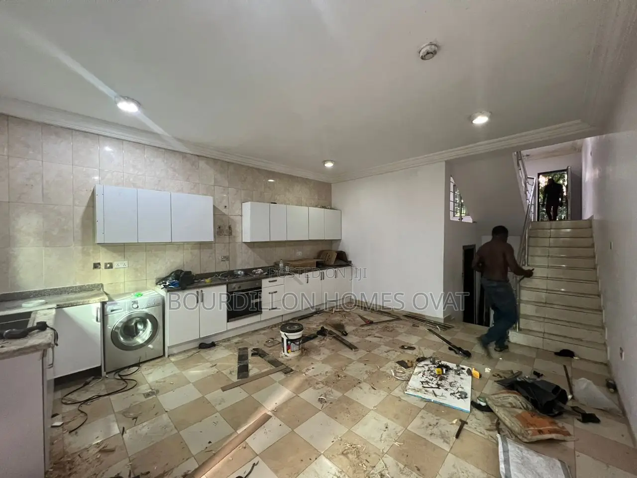 5bdrm Duplex in Osapa london for sale